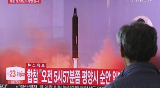 Забелязано е че Северна Корея транспортира както изглежда междуконтинентална балистична