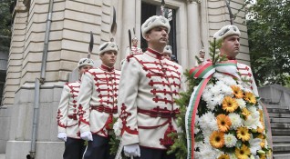 С церемонни в цялата страна днес ще бъде отбелязана тържествено