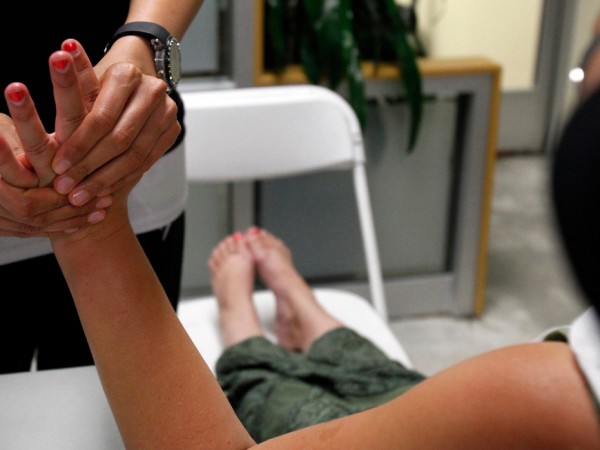 Лечебният масаж е пасивен метод от кинезитерапията. Той представлява нанасяне
