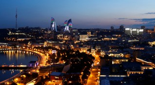 Автократичното ръководство на Азербайджан си купува имидж с помощта на