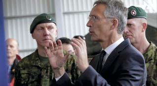 Генералният секретар на НАТО Йенс Столтенберг предупреди че светът е