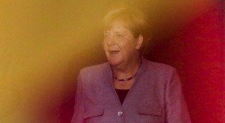 Блокът ХДС ХСС чийто лидер е германският канцлер Ангела Меркел разполага