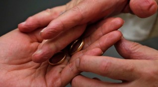 Най много молби за разводи в шведските съдилища постъпват през септември