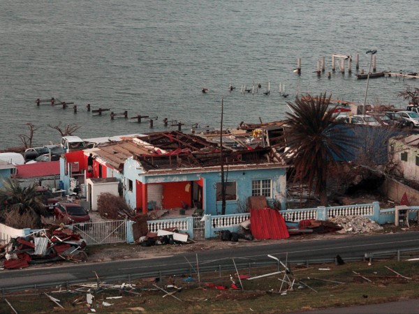 Ураганът "Ирма" е причинил смъртта на най-малко 10 души в