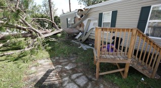Властите във Флорида съобщиха че загиналите от урагана Ирма в