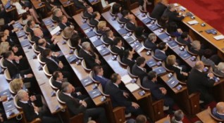 Депутатите решиха единодушно да не работят на 15 септември Пленарното