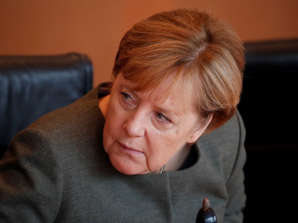 Канцлерът Ангела Меркел е обвинявана, че води скучна предизборна кампания.