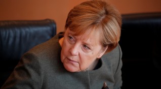 Канцлерът Ангела Меркел е обвинявана че води скучна предизборна кампания