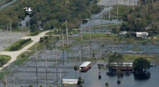 Над 80 души вероятно са загинали в Тексас заради урагана