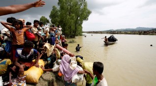 Между 10 000 и 20 000 бежанци рохинги пристигат всеки
