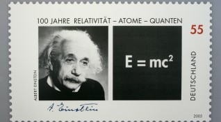 Алберт Айнщайн е най влиятелният физик на 20 ти век и може