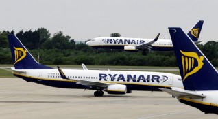 Европейската комисия насърчи днес пътниците на авиокомпания Райънер Ryanair чиито