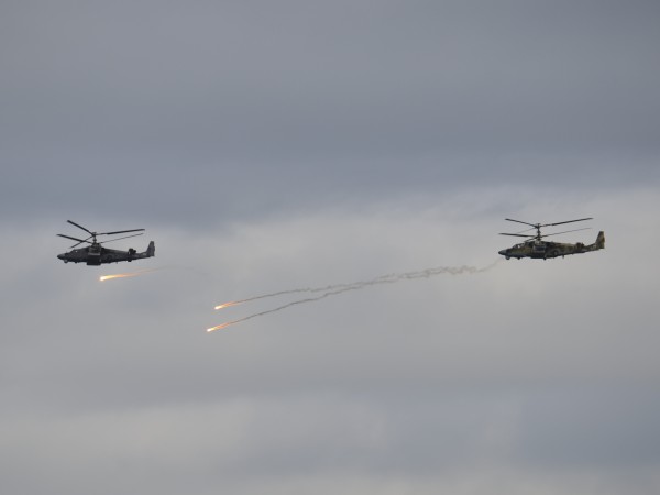 Oups boulette! Russia`n helicopter firing at observers during Zapad exercise
