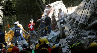 Над 100 жертви взе силното земетресение станало в Мексико снощи