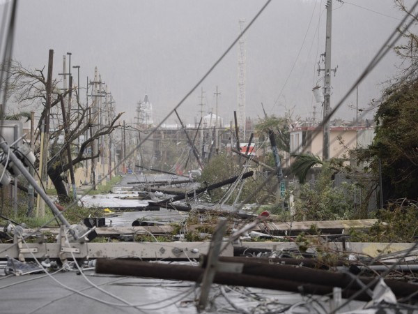 Пуерто Рико е напълно унищожен от урагана Мария, заяви днес