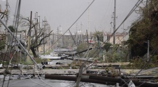Пуерто Рико е напълно унищожен от урагана Мария заяви днес