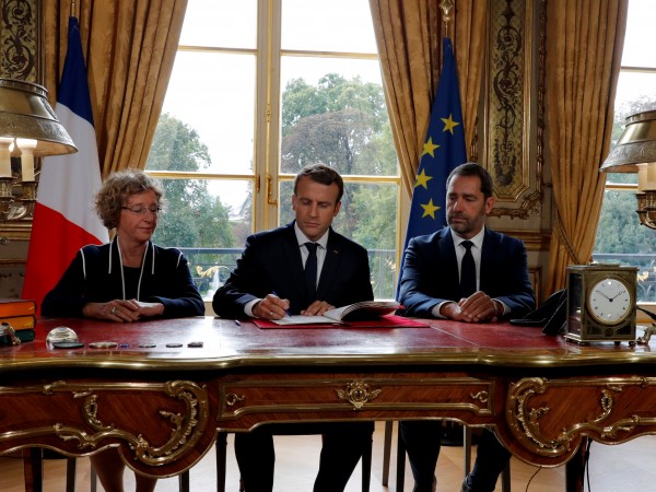 Френският президент Еманюел Макрон подписа днес пет указа, с които