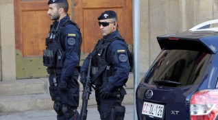 Двама италиански фермери са поставени под домашен арест заради експлоатация