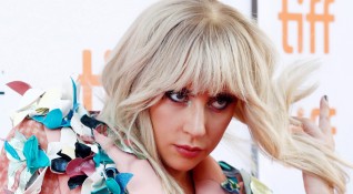 Лейди Гага написа емоционално послание до феновете си във връзка