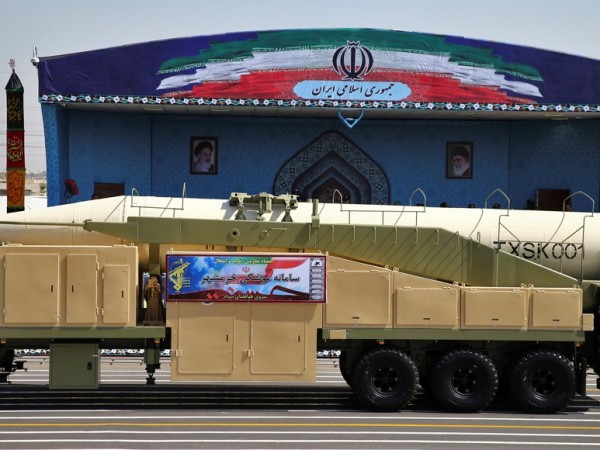 Иран изпита успешно новата си балистична ракета Хорамшахр, която е
