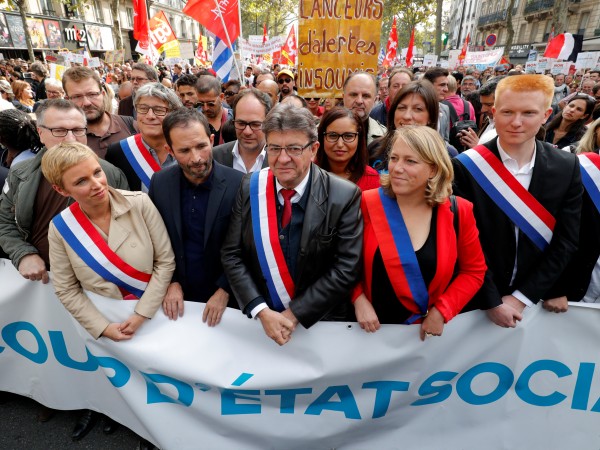 Десетки хиляди поддръжници на френския крайноляв лидер Жан-Люк Меланшон излязоха