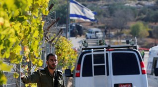 Палестинец застреля трима израелци на окупирания Западен бряг на река