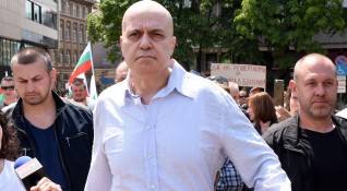 Слави Трифонов разкритикува президента Румен Радев за позицията му към