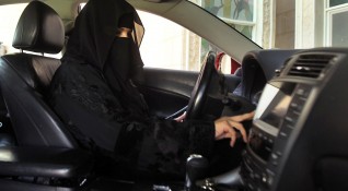 Саудитският крал Салман днес издаде указ позволяващ на жените да