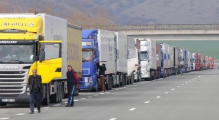На българо турската граница на ГКПП Капитан Андреево има 7 км