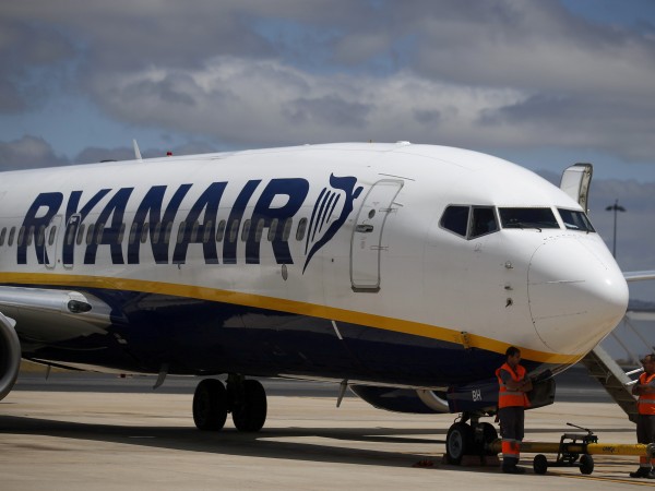 Нискотарифният превозвач Ryanair обяви, че ще спре обслужването на 5
