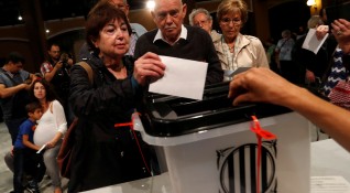 Близо три четвърти от избирателните секции открити за референдума за