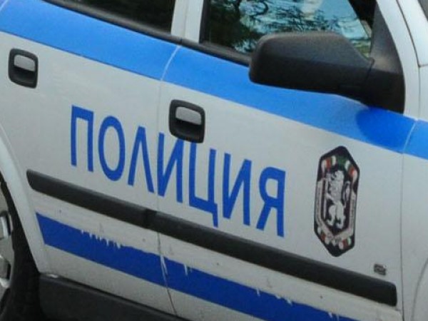 Четирима младежи нападнаха охранител в супер в центъра на София,