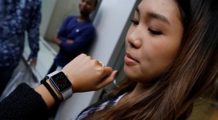 Американският технологичен концерн Apple вече е най големият производител на часовници