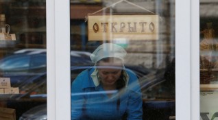 Населението на Русия обеднява въпреки рекордното забавяне на инфлацията в