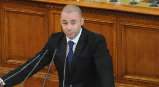 Депутатът от ГЕРБ Александър Ненков съобщи че съпругата му Пламена