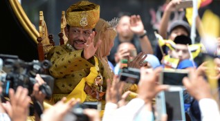 Султанът на Бруней Хасанал Болкиах отбеляза 50 години на власт