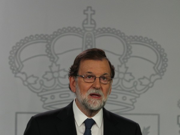 В борбата да предотврати отцепване на Каталуния испанският премиер Мариано
