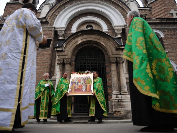 В България има над 8000 църкви и манастири и едва