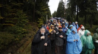 Хиляди полски католици се събраха днес на стотици места по