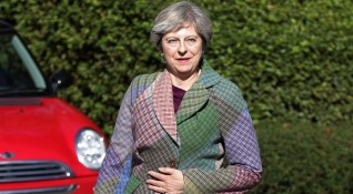 Британският премиер Тереза Мей даде знак в интервю че може