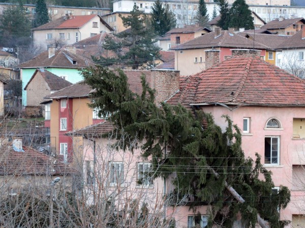 Скоростта на вятъра в Сливен надвиши 122 км/ч, съобщиха от