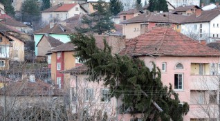 Скоростта на вятъра в Сливен надвиши 122 км ч съобщиха от