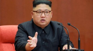 Севернокорейският лидер Ким Чен ун издигна по малката си сестра Ким Йо чен