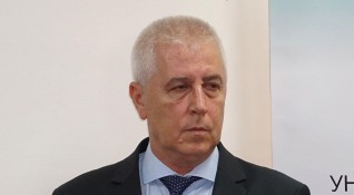 Здравният министър проф Николай Петров оказал спешна помощ на пациент