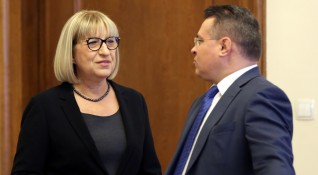 Правосъдният министър Цецка Цачева отново настоя че независимият антикорупционен орган