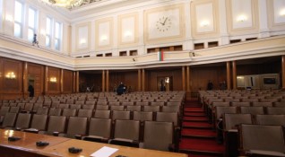 Депутатите решиха че ще работят извънредно и във вторник 17