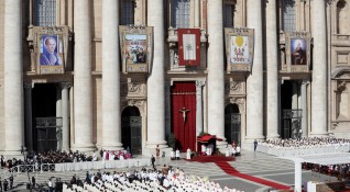 Папа Франциск свика специална среща на епископите от страните по