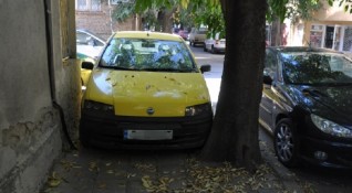 Пореден случай на нагло паркиране върху тротоара във Варна забеляза