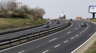 Пътуването по магистралата в Сърбия от Ниш до българската граница