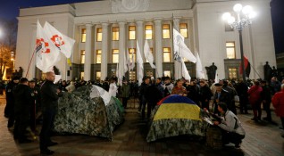 Центърът на Киев осъмна тази сутрин с палатков лагер на